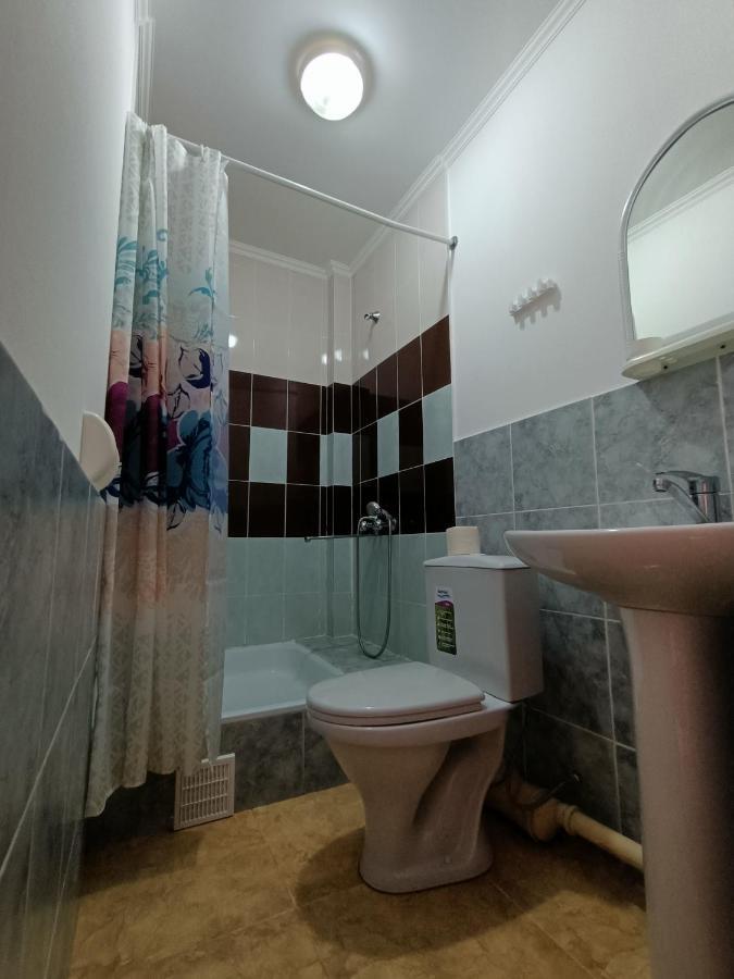 Мини-Отель В Центре Сухума - Аиааира ซุคุม ภายนอก รูปภาพ